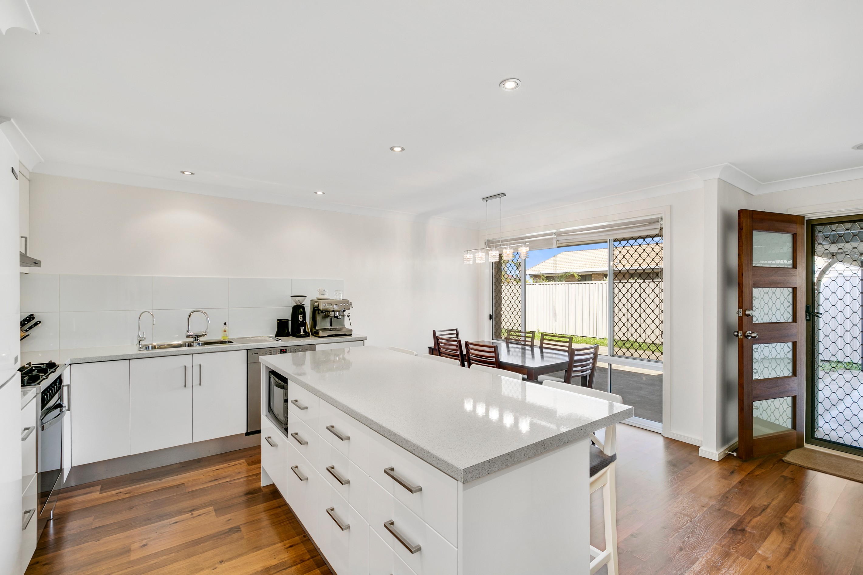 2/10 Avi Court, Labrador, QLD 4215