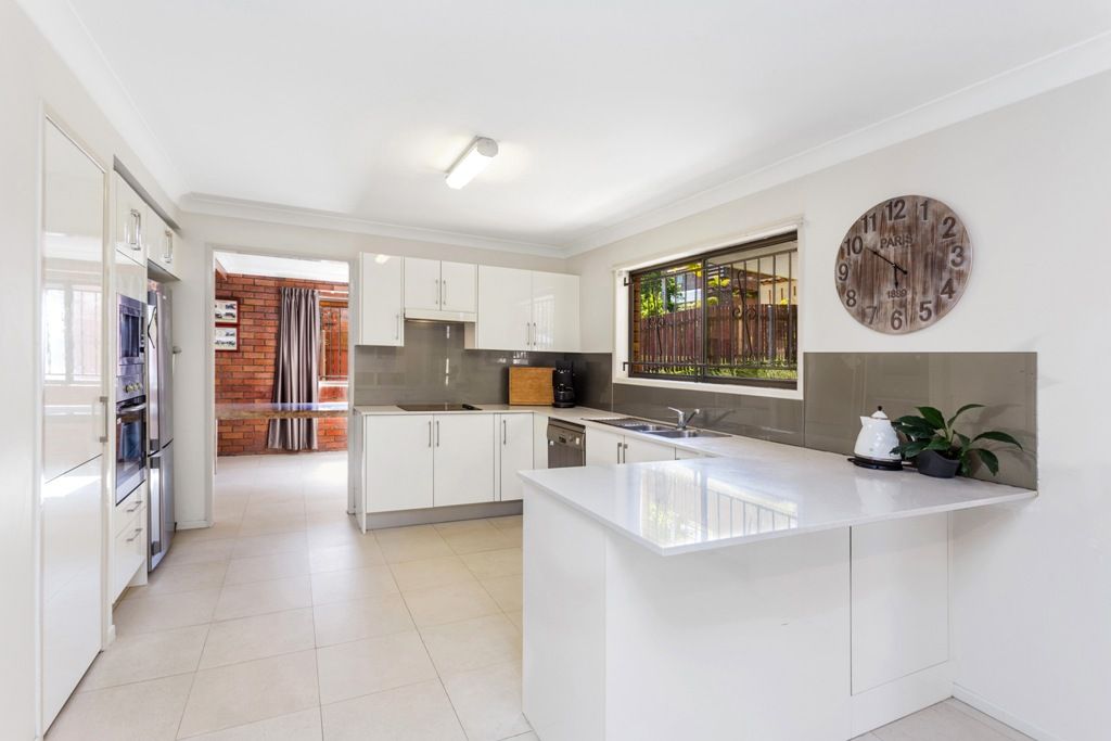 17 Lanchester Street, Stafford Heights, QLD 4053