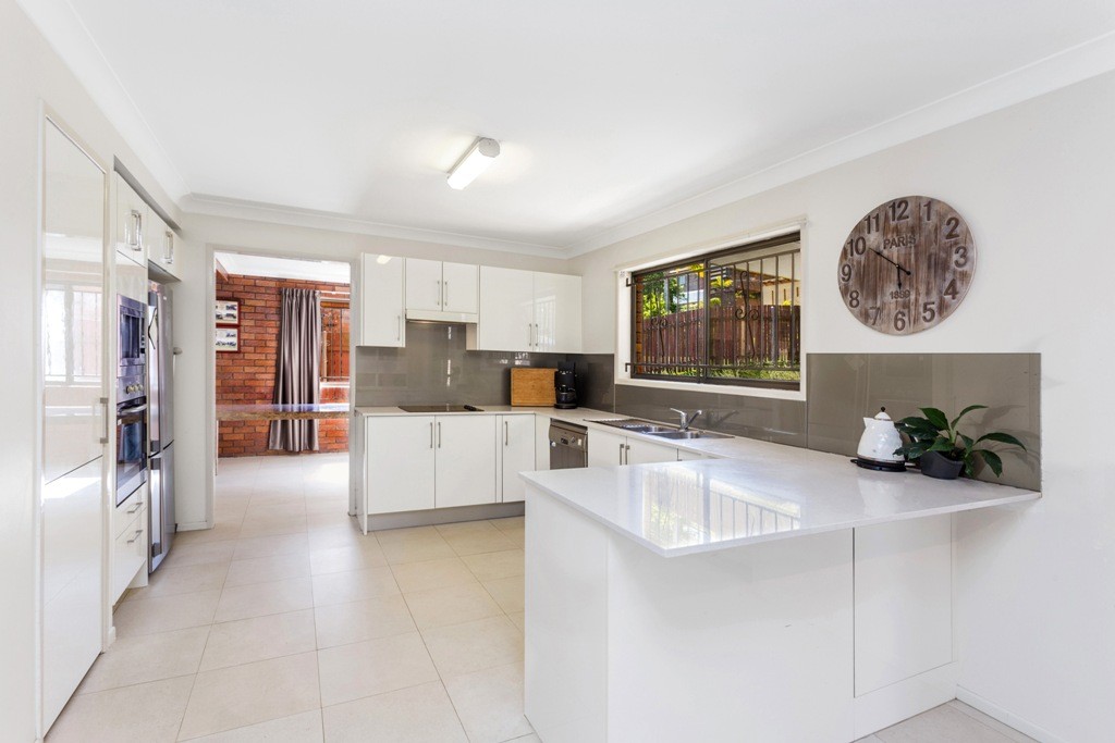 17 Lanchester Street, Stafford Heights, QLD 4053
