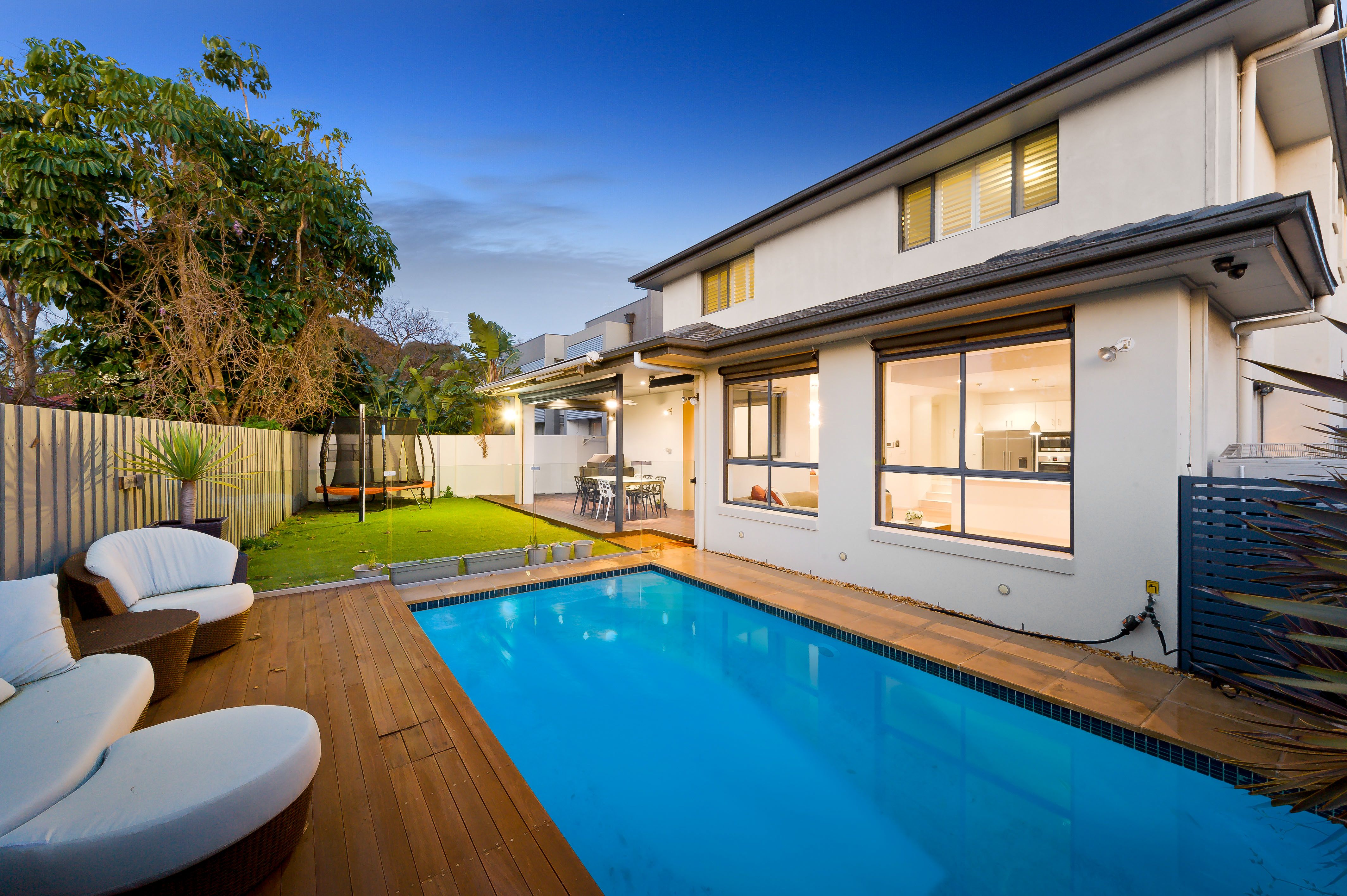 16 Smith Street