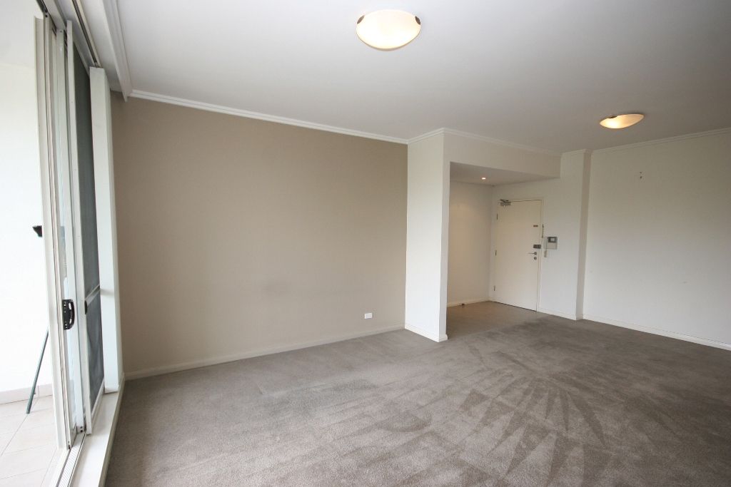 381 / 33 Hill Road, Wentworth Point, NSW 2127