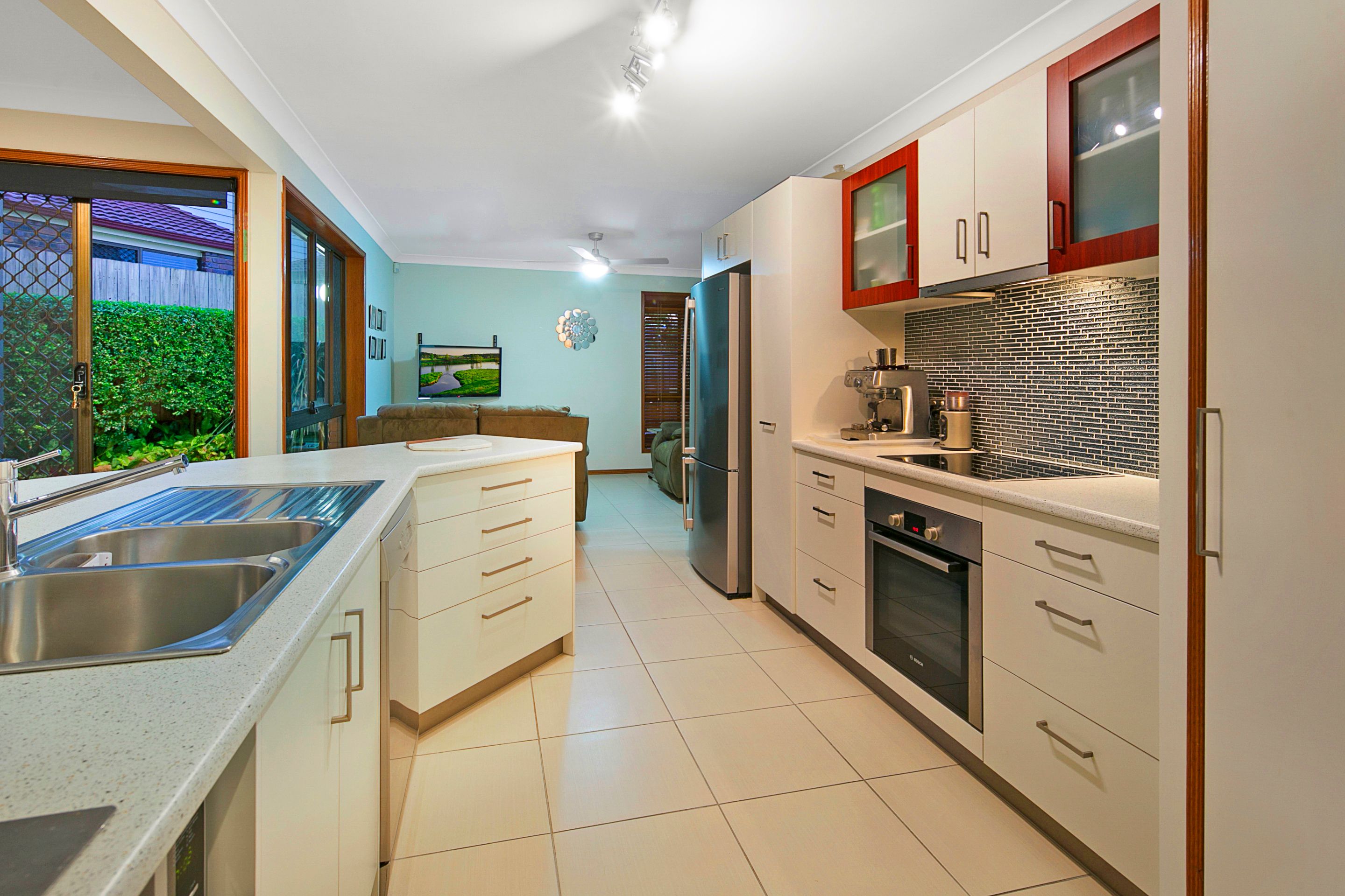 136 Cadogan Street, Carindale, QLD 4152