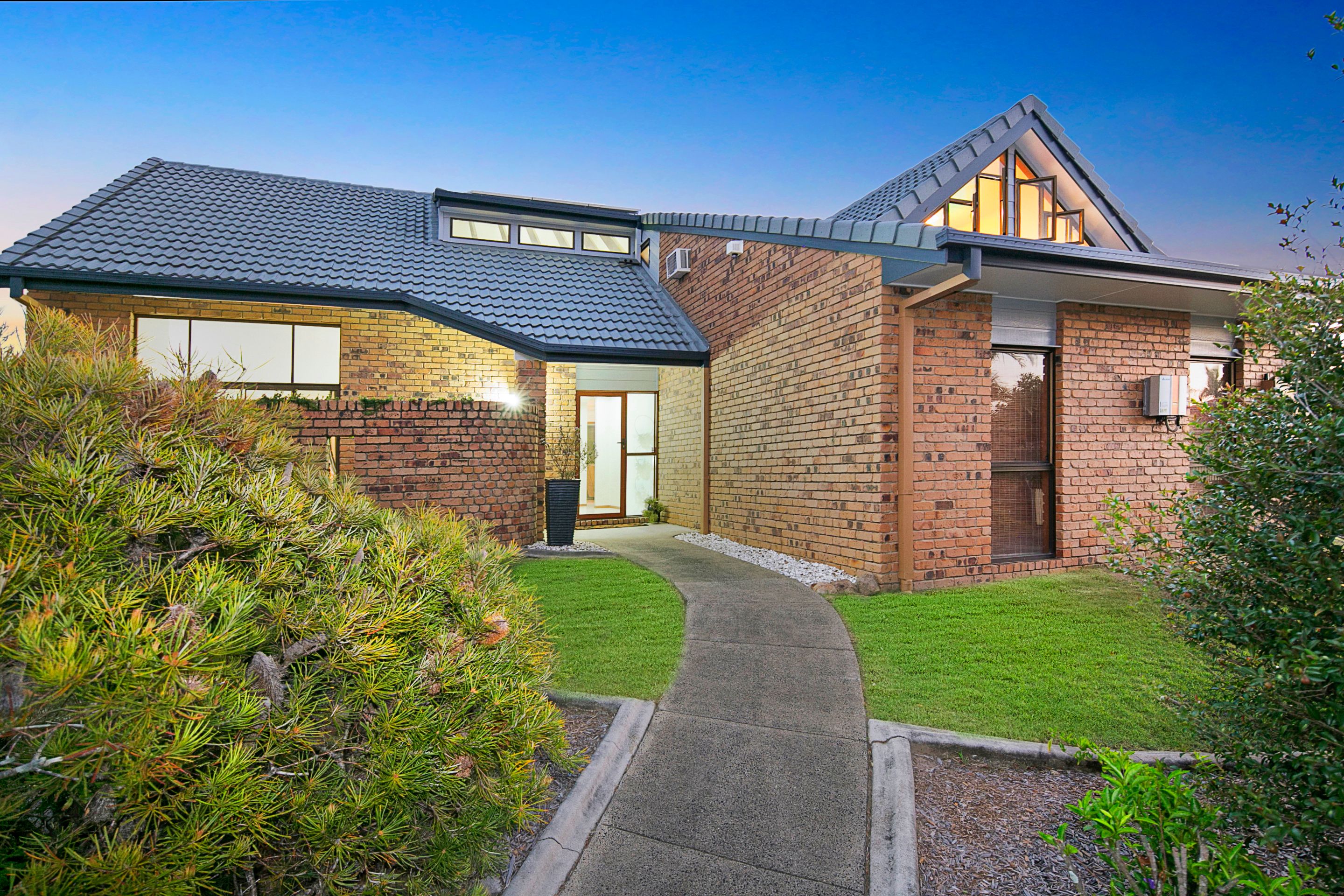 136 Cadogan Street, Carindale QLD 4152