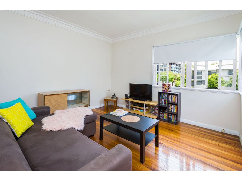 26 Rowton Street, Holland Park, QLD 4121