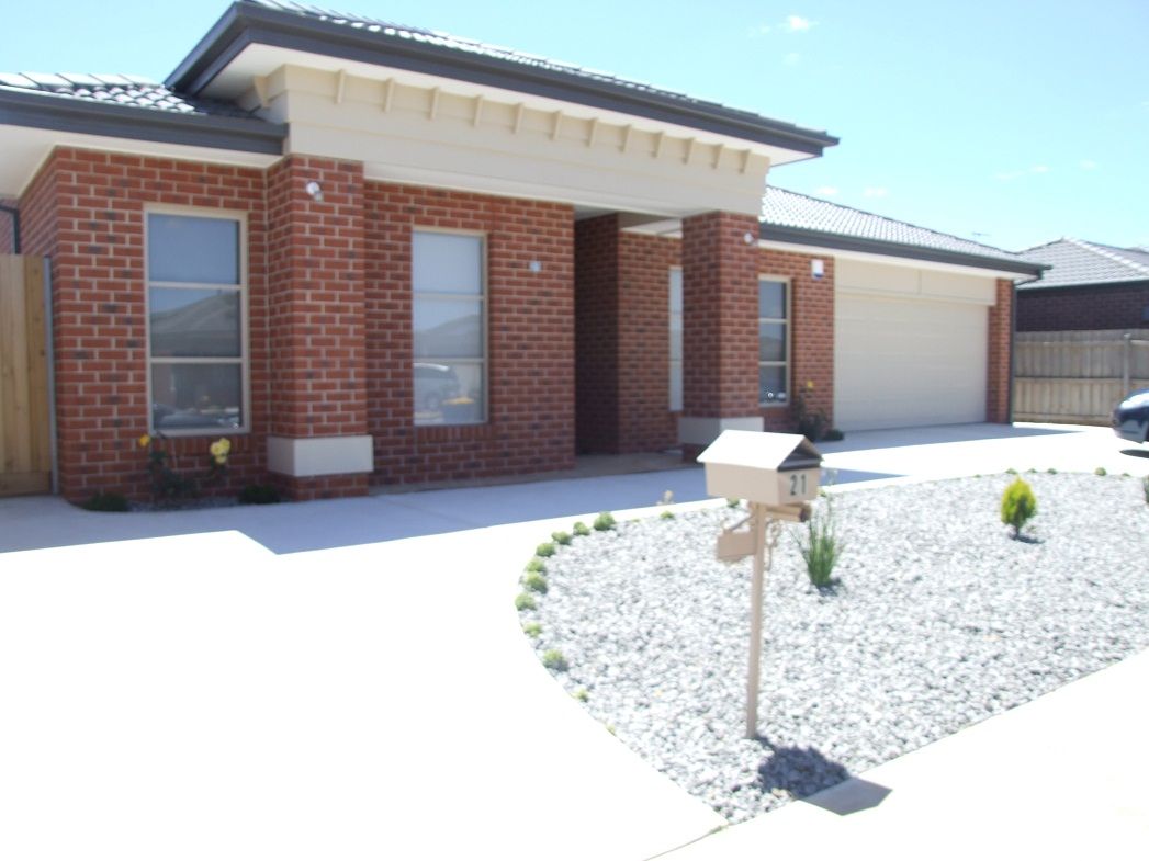 21 Equine Circuit, Melton South, VIC 3338