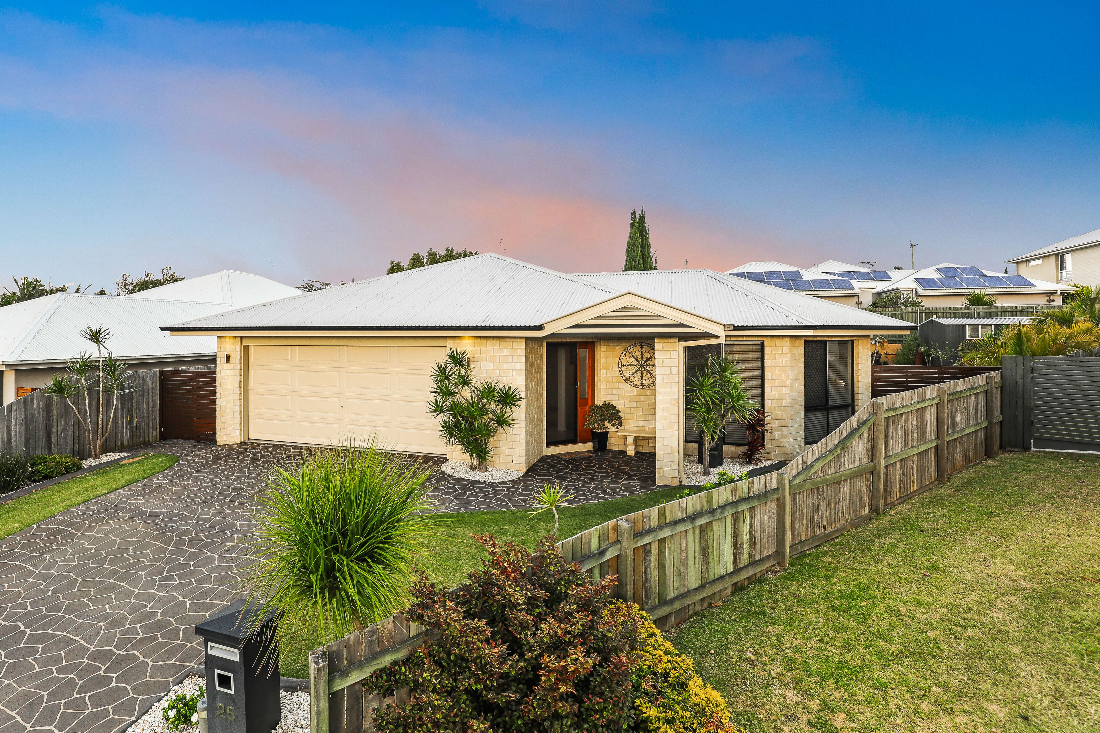 25 Saba Court, Middle Ridge QLD 4350
