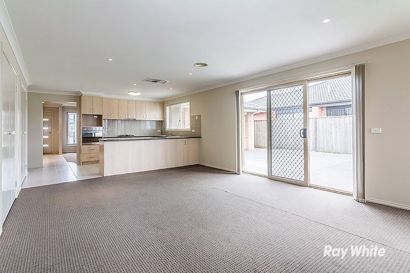 12 Charlbury Crescent, Cranbourne North, VIC 3977