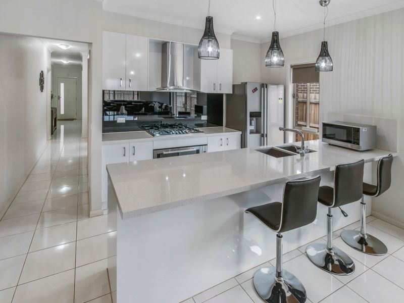 25 Clement Way, Melton South, VIC 3338