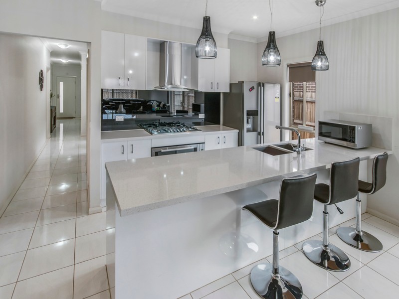 25 Clement Way, Melton South, VIC 3338