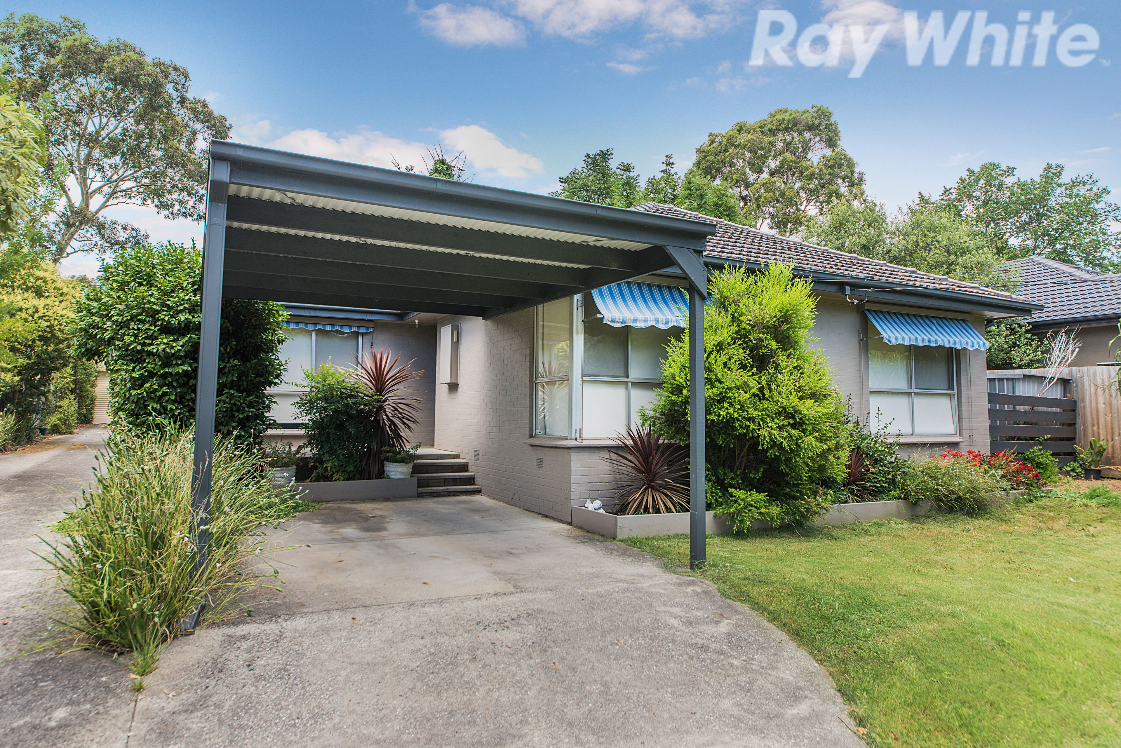 16 Broughton Avenue, Croydon VIC 3136