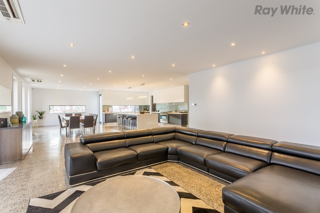 8 Wendover Crescent, Hillside, VIC 3037