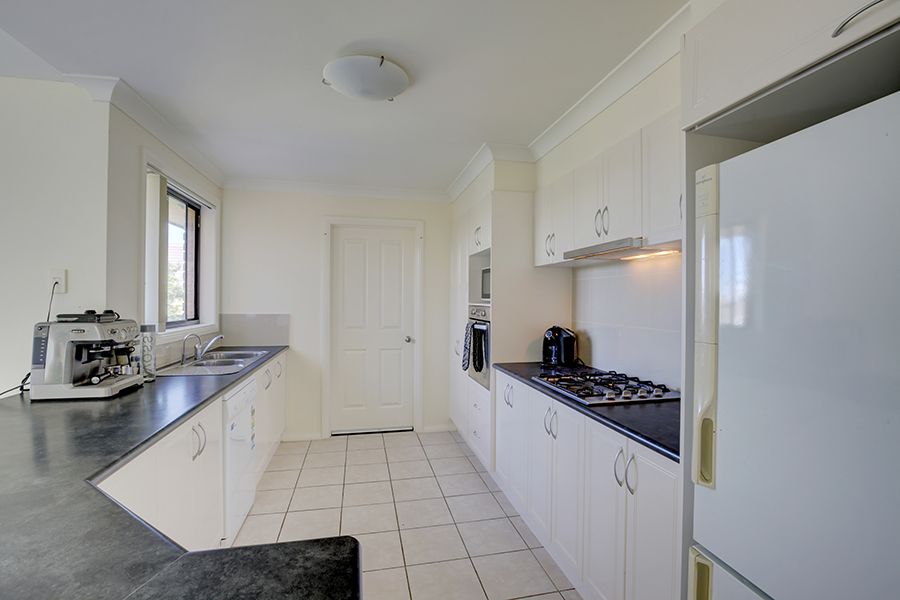18 Warbler Avenue, Thurgoona, NSW 2640