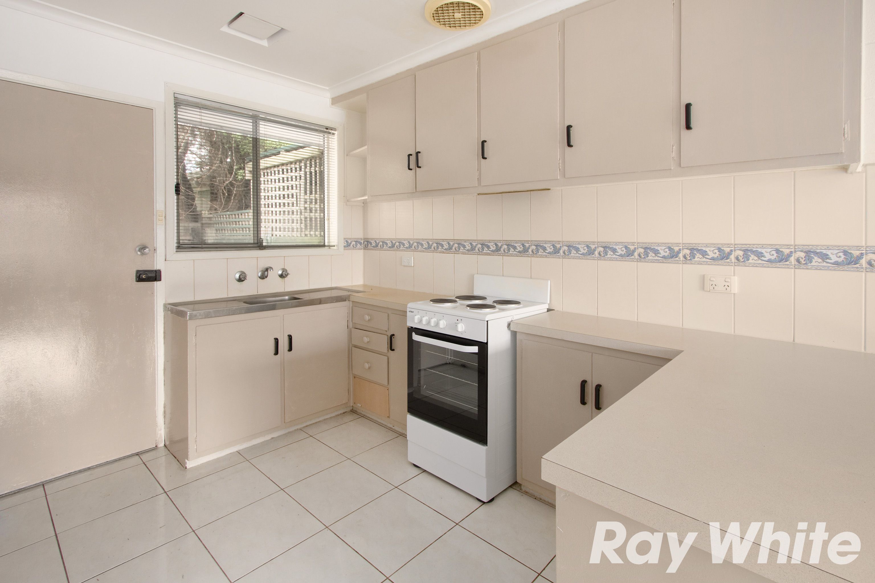 10/2-4 Charles Street, Pakenham, VIC 3810