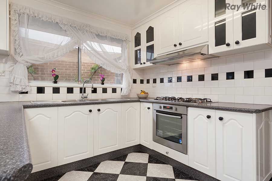 8 Luton Court, Kealba, VIC 3021