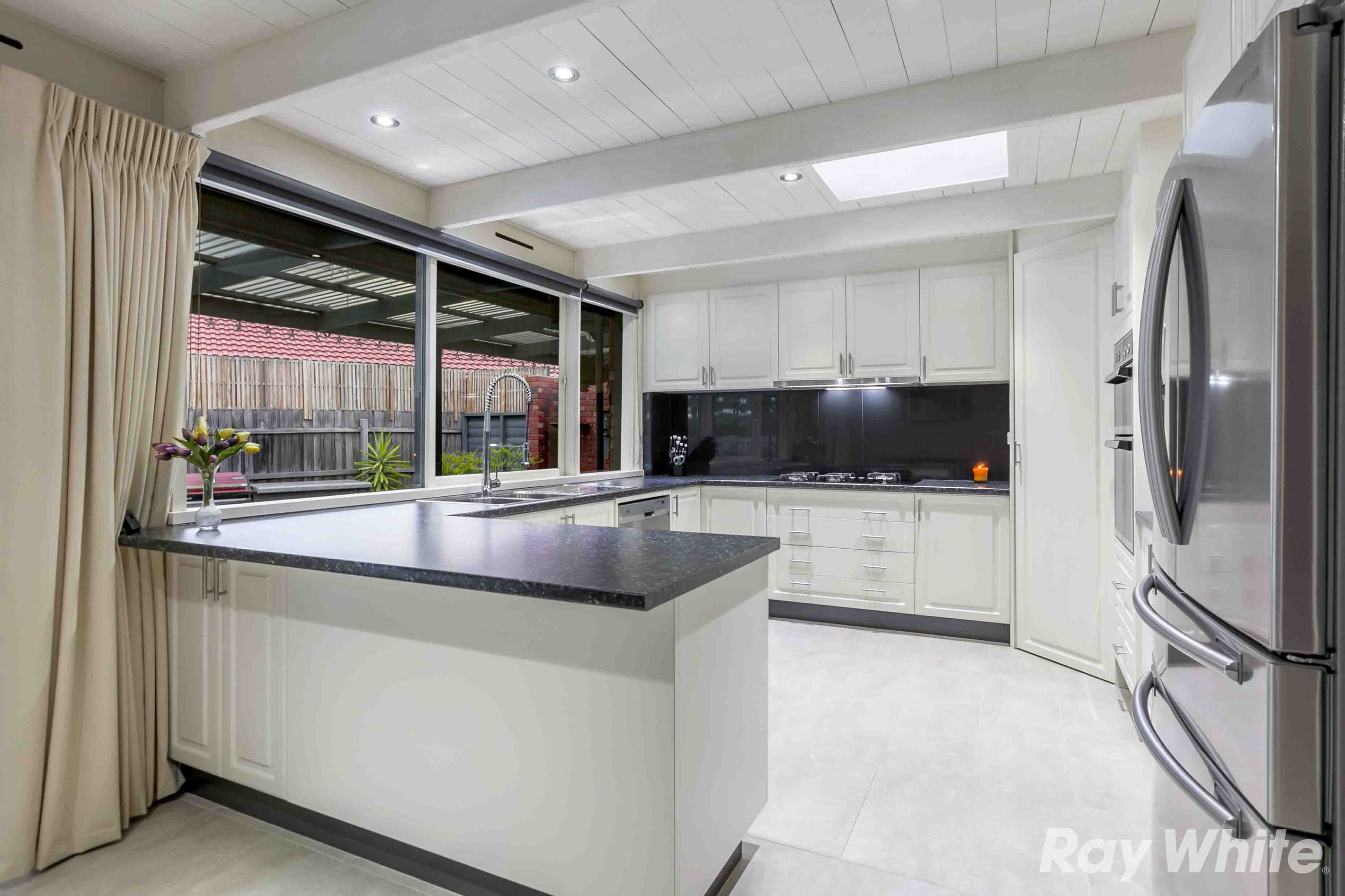 10 Lewis Close, Mill Park, VIC 3082