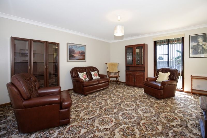 10 Alverstoke Close, Bomaderry, NSW 2541