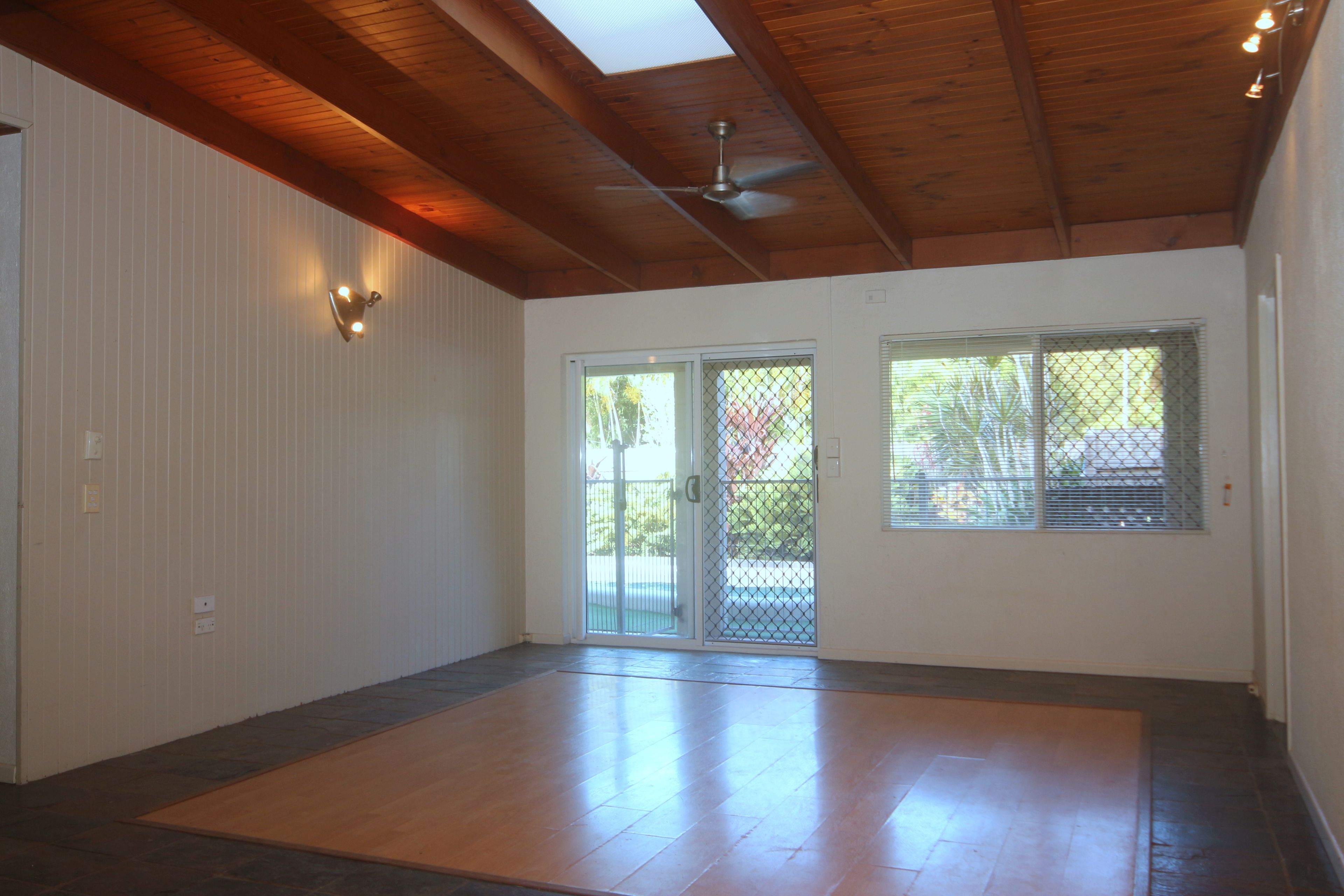 34 Clifton Road, Clifton Beach, QLD 4879