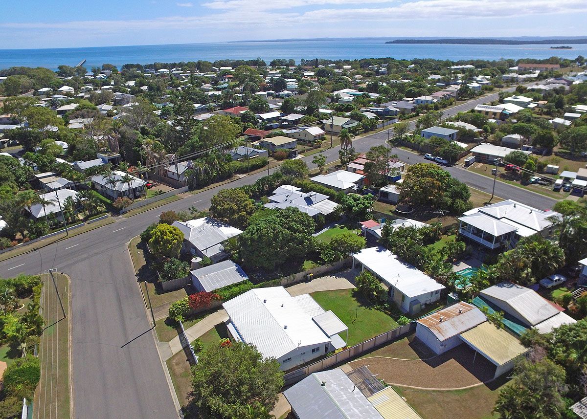 4 Arthur Street, Urangan QLD 4655