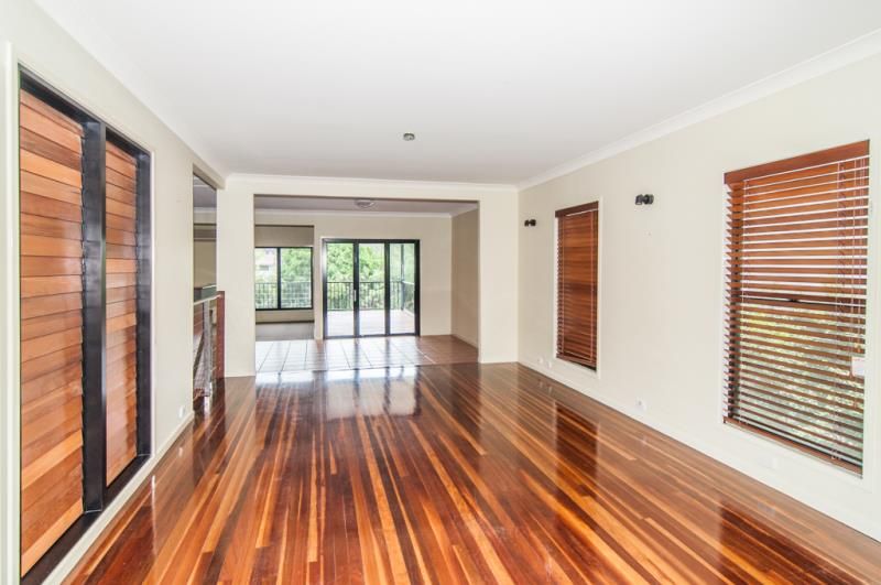26 McIlwraith Avenue, Balmoral, QLD 4171
