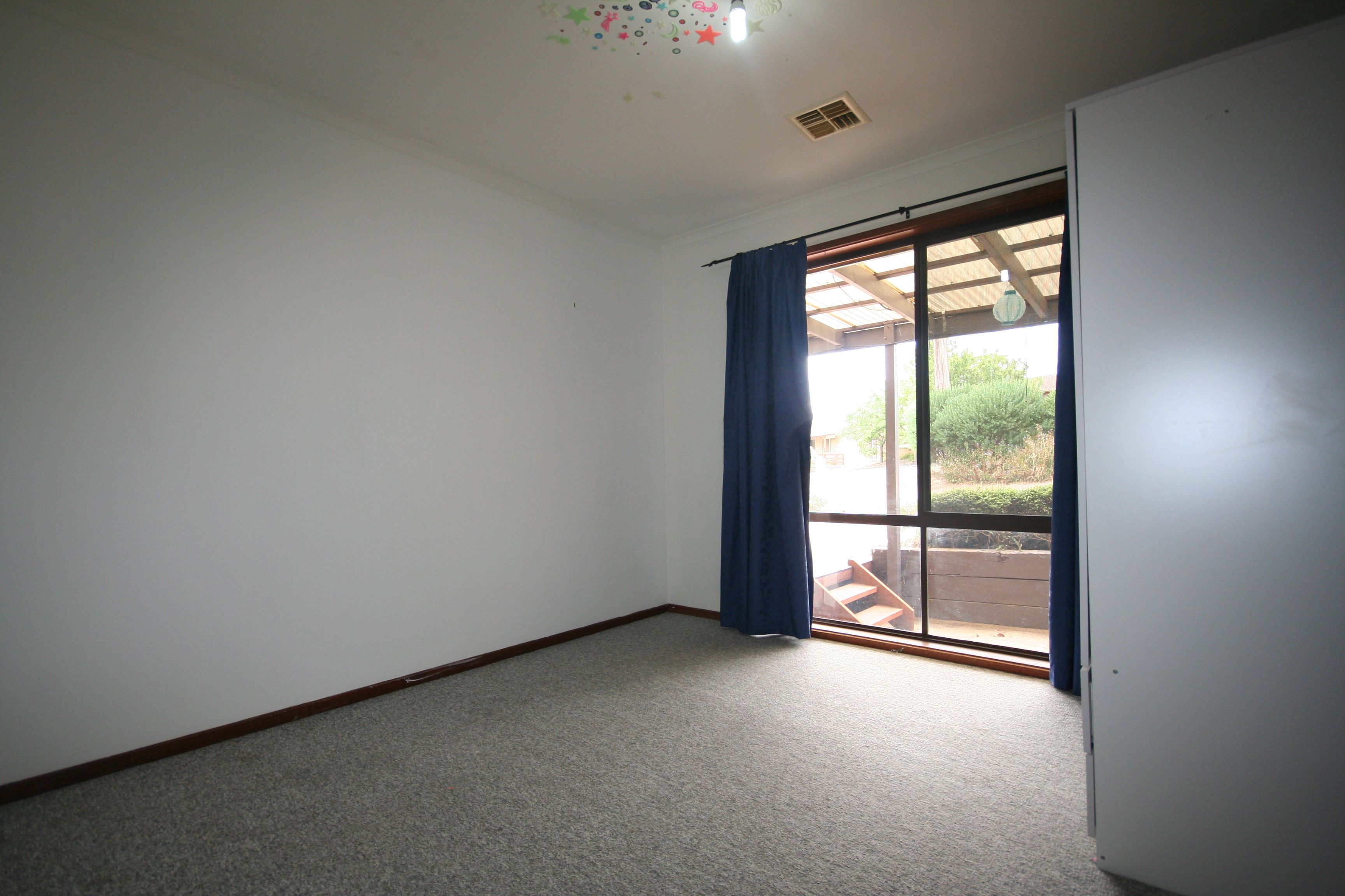 9 Lazarus Crescent, Queanbeyan, NSW 2620
