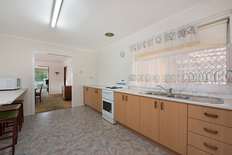 28 Blaxland Street, Golden Beach, QLD 4551