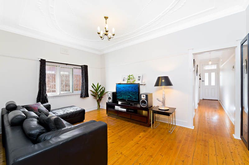 128 Unwins Bridge Road, St Peters, NSW 2044