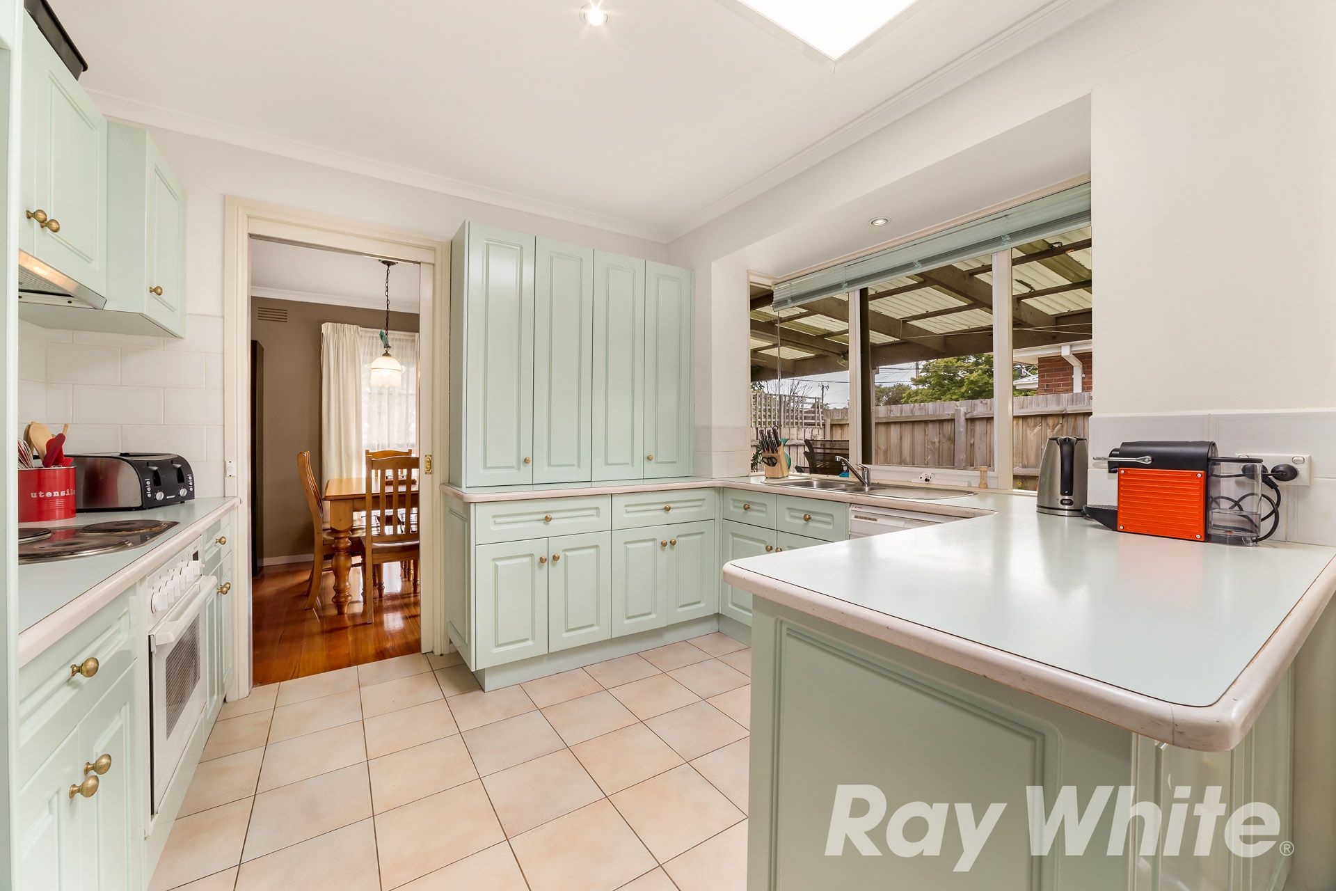 1 Cheviot Close, Wantirna, VIC 3152