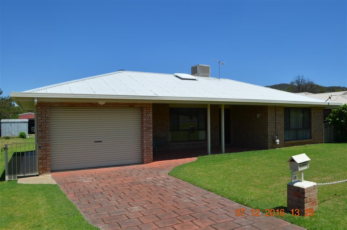 12 Yarralla Street, Tumut, NSW 2720