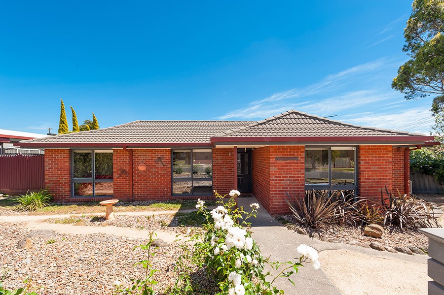 1 Ealing Close, Craigieburn, VIC 3064