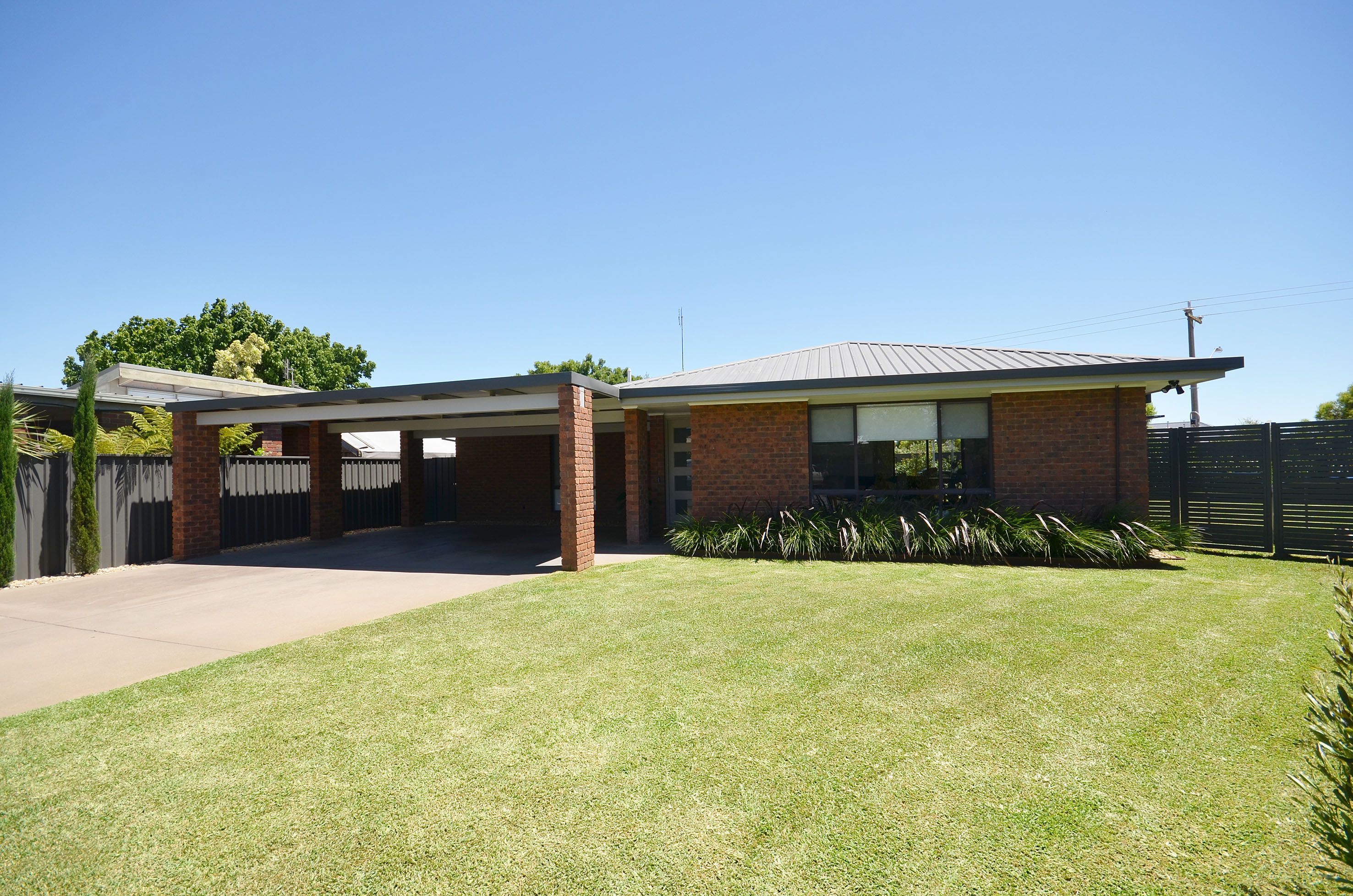 2 Canberra Court