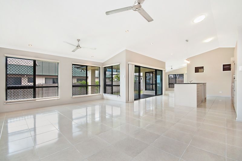 7 Helvellyn Street, Bushland Beach, QLD 4818