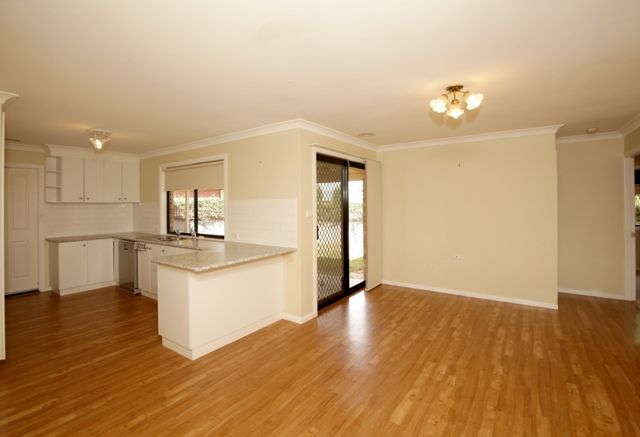 12 Galleon Place, Estella, NSW 2650
