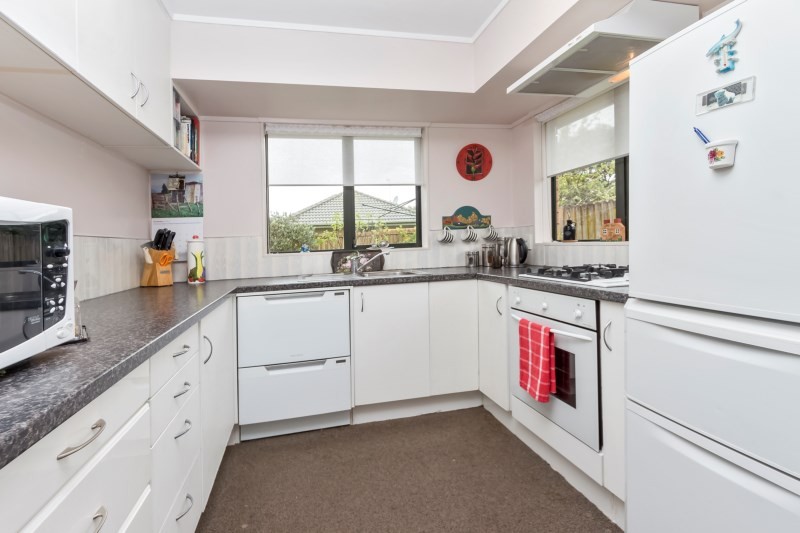 8 Blowers Place, Flat Bush, Manukau City