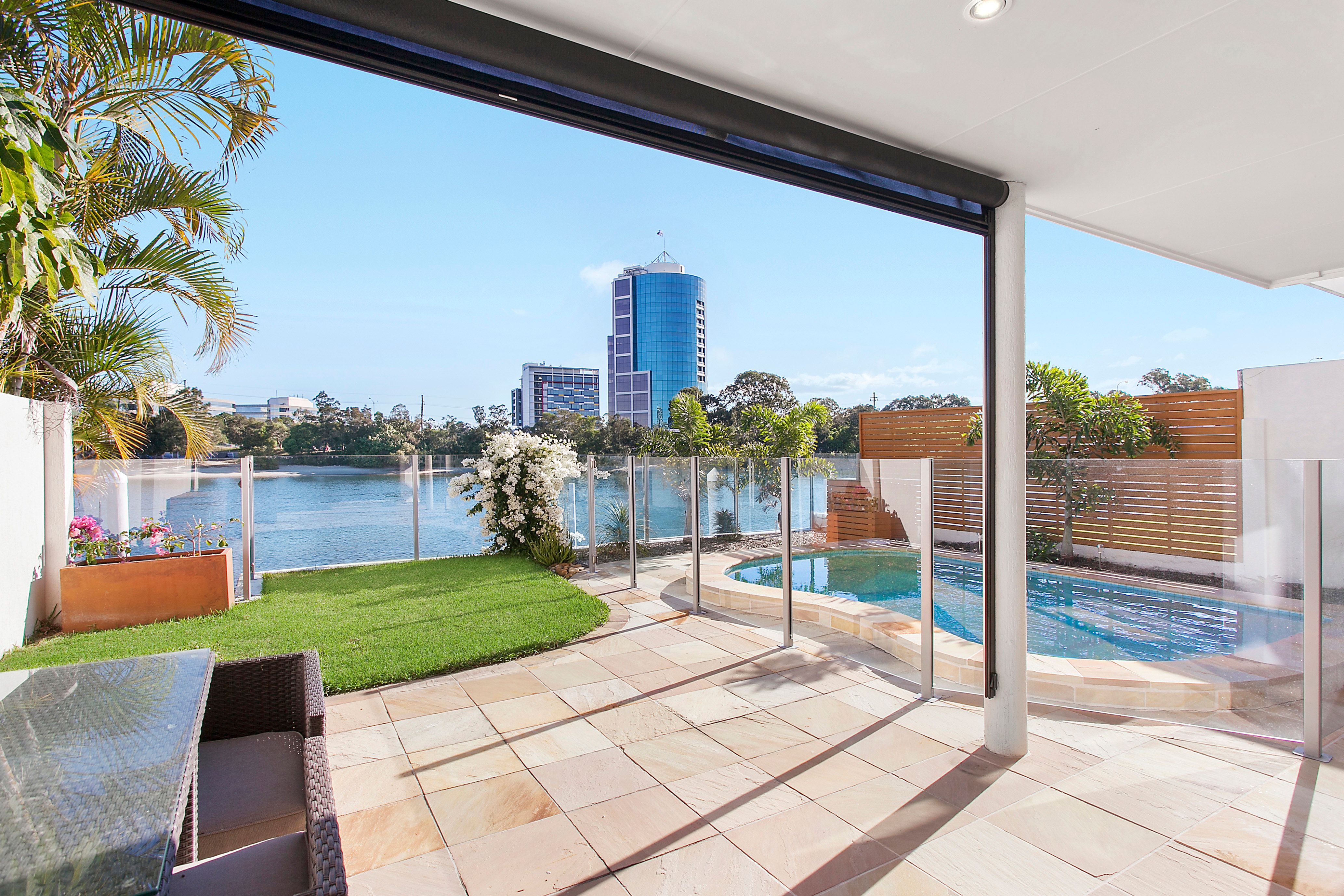 2/195 Stanhill Drive, Chevron Island, QLD 4217