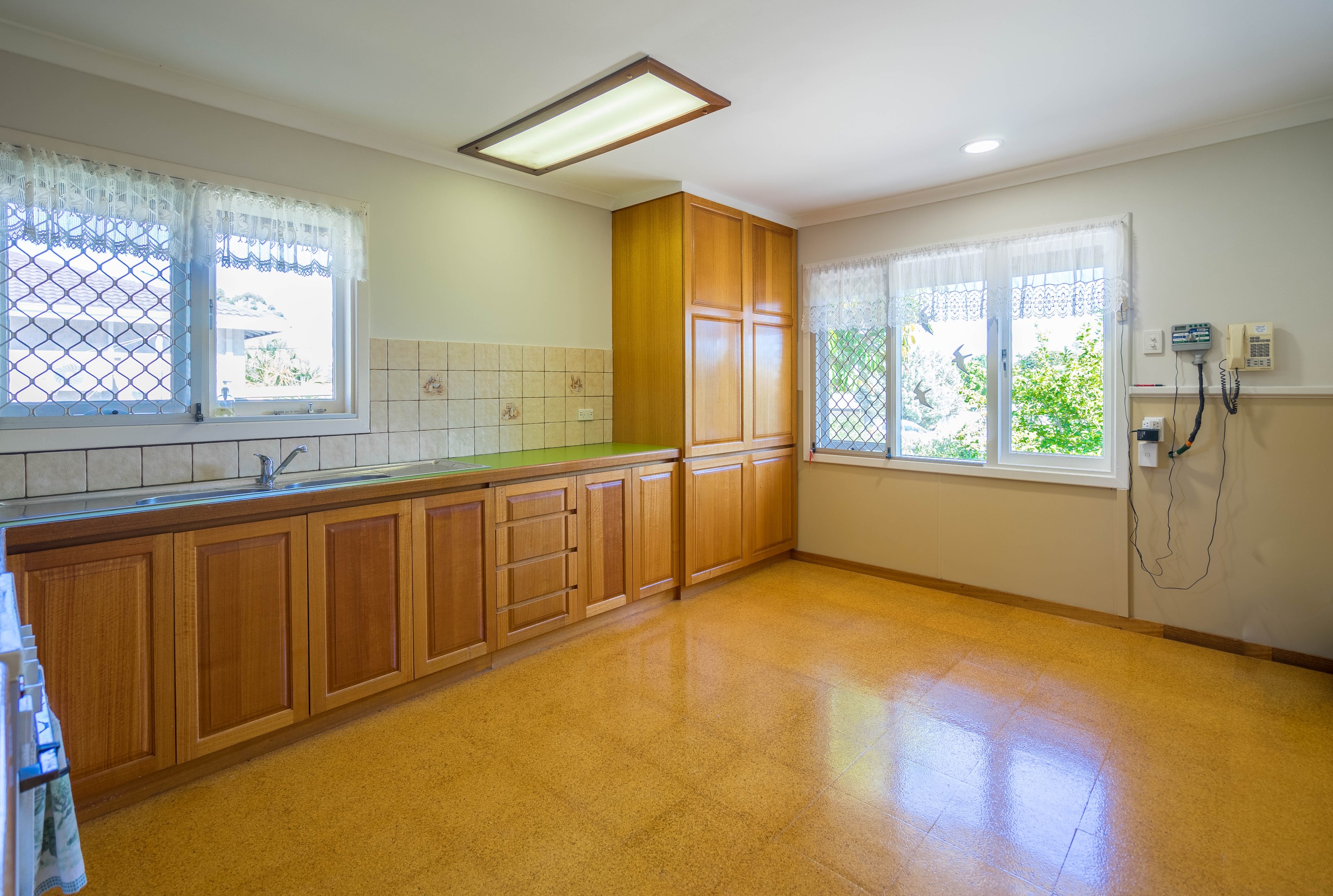 2 Rochford Way, Girrawheen, WA 6064