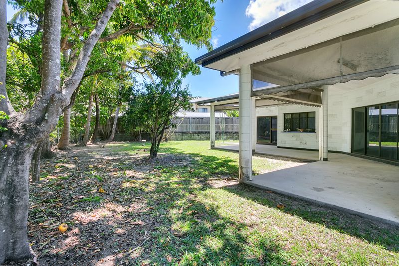 2 Limpet Close, Trinity Beach, QLD 4879