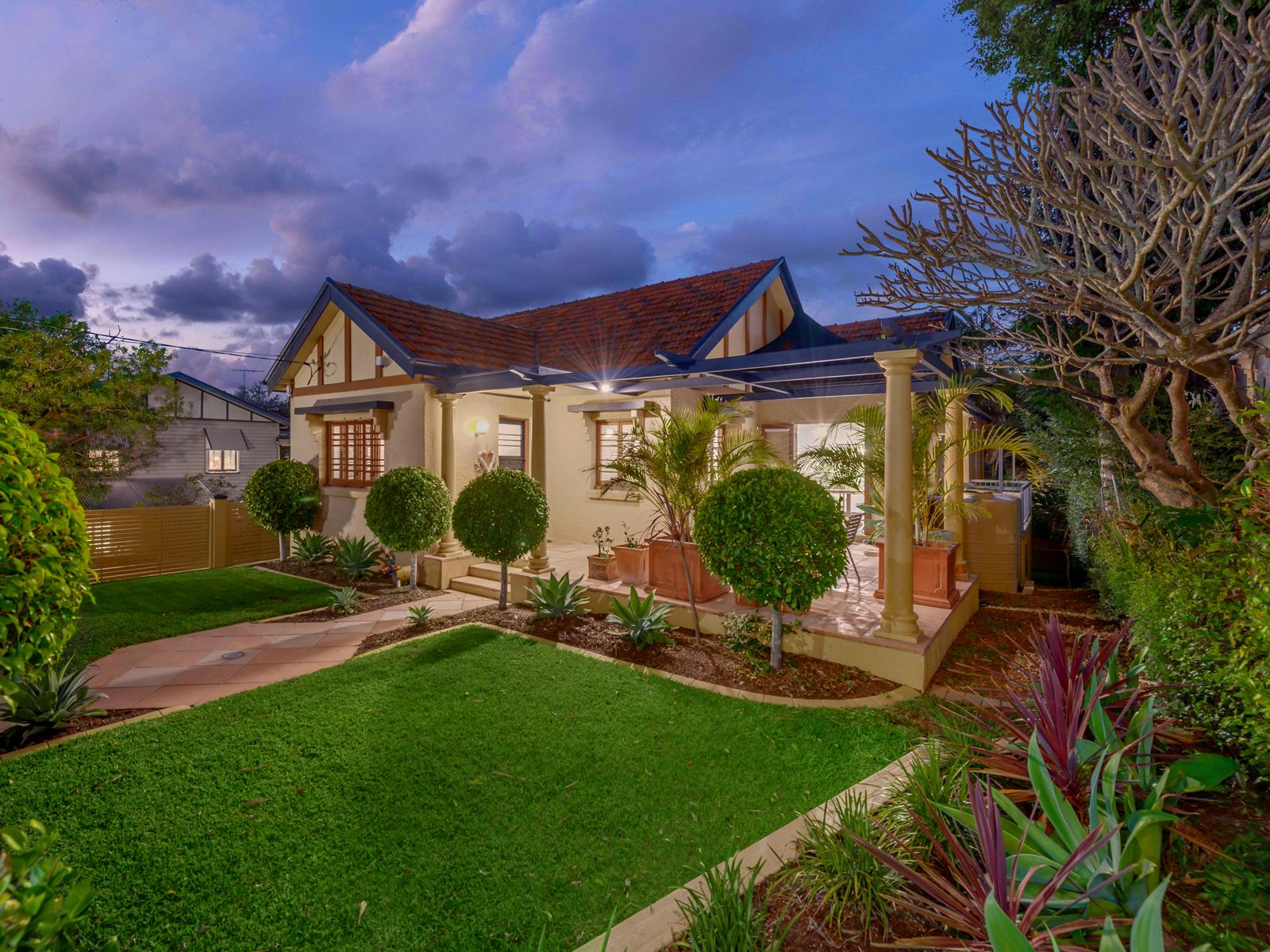 27 Campion Avenue, BARDON, QLD 4065