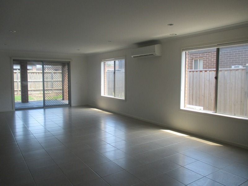 11 Glenelg Street, Clyde North, VIC 3978