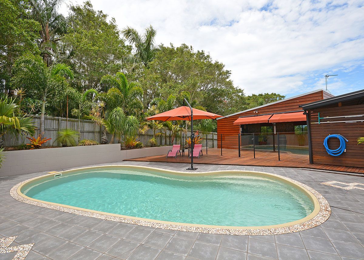 6-8 Kariss Drive, Dundowran Beach, QLD 4655
