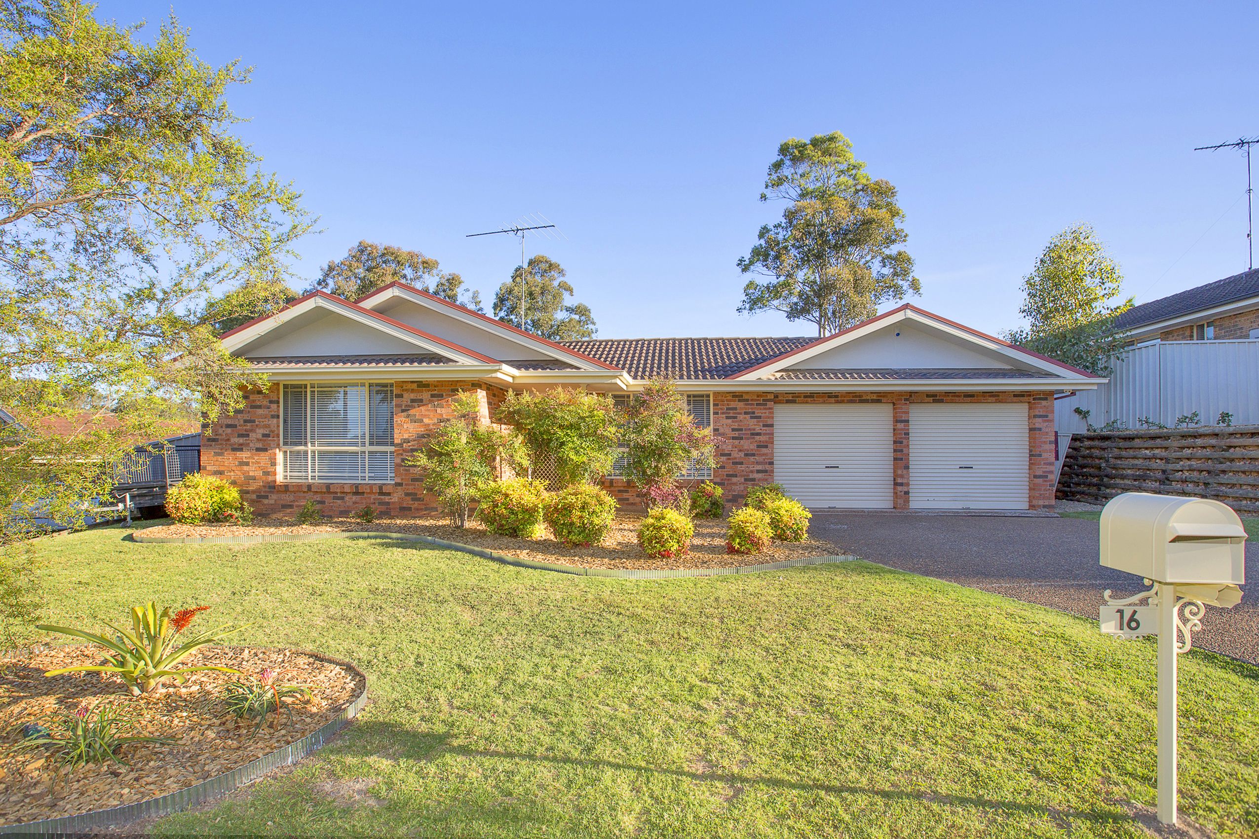 16 Budge Close, Glenmore Park, NSW 2745