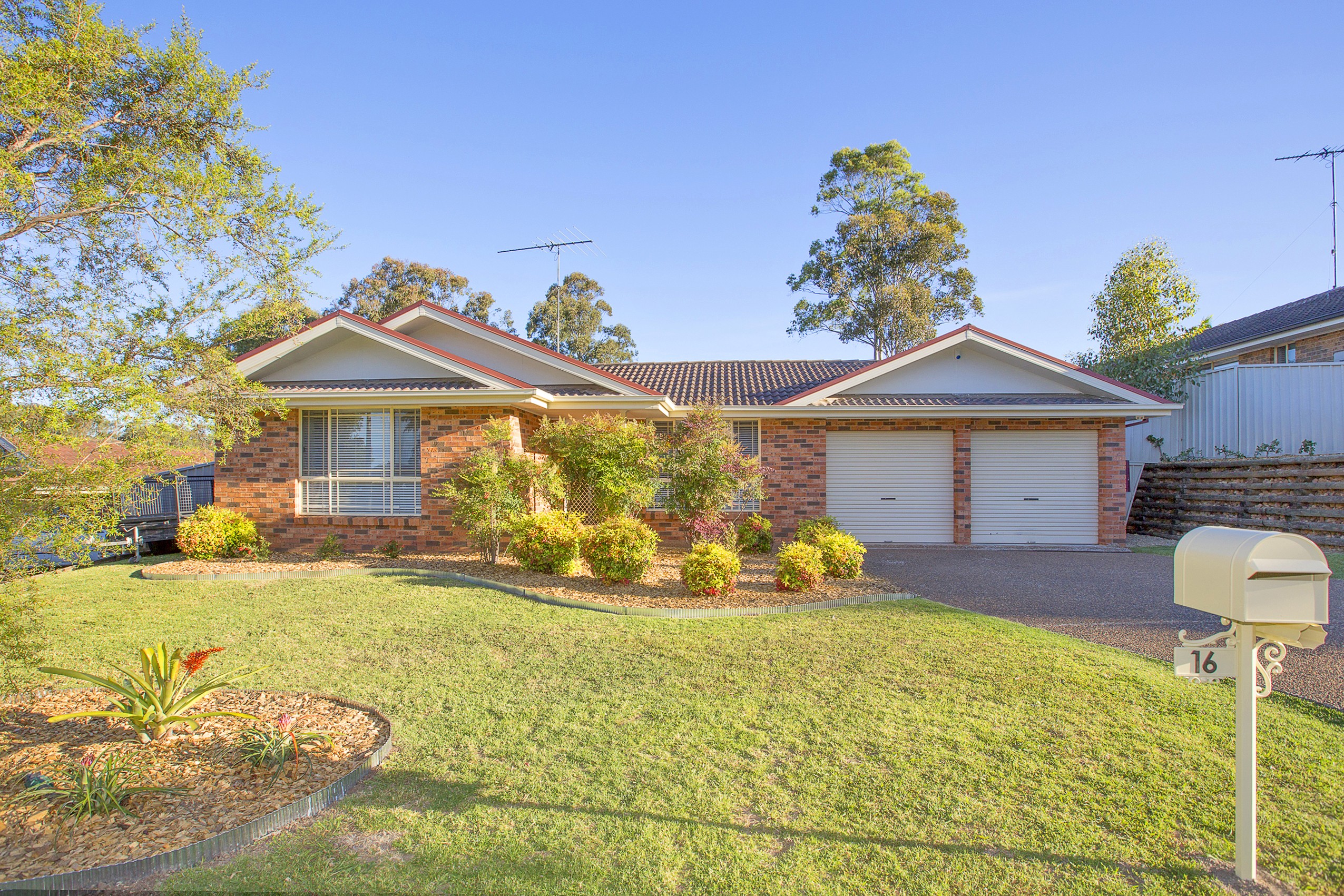 16 Budge Close, Glenmore Park, NSW 2745
