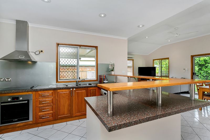 6 Robson Street, Kanimbla, QLD 4870