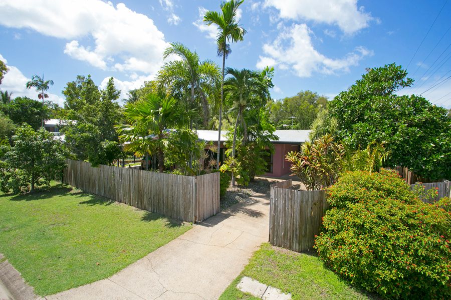 61 Oleander Street, Holloways Beach QLD 4878