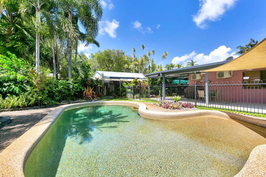 61 Oleander Street, Holloways Beach, QLD 4878