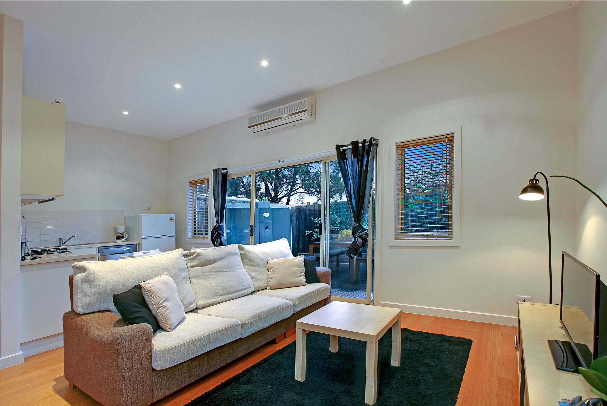 2/30 Thackeray Road, Reservoir, VIC 3073