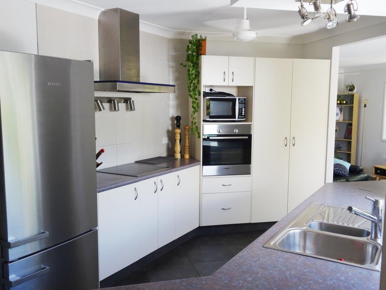 91 Allied Drive, Arundel, QLD 4214