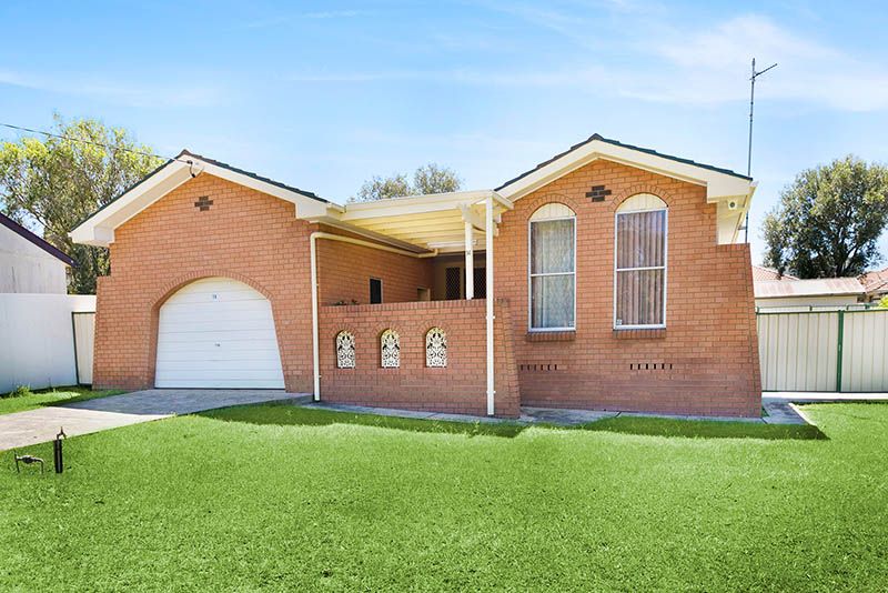 14 Moore Street, Oak Flats, NSW 2529