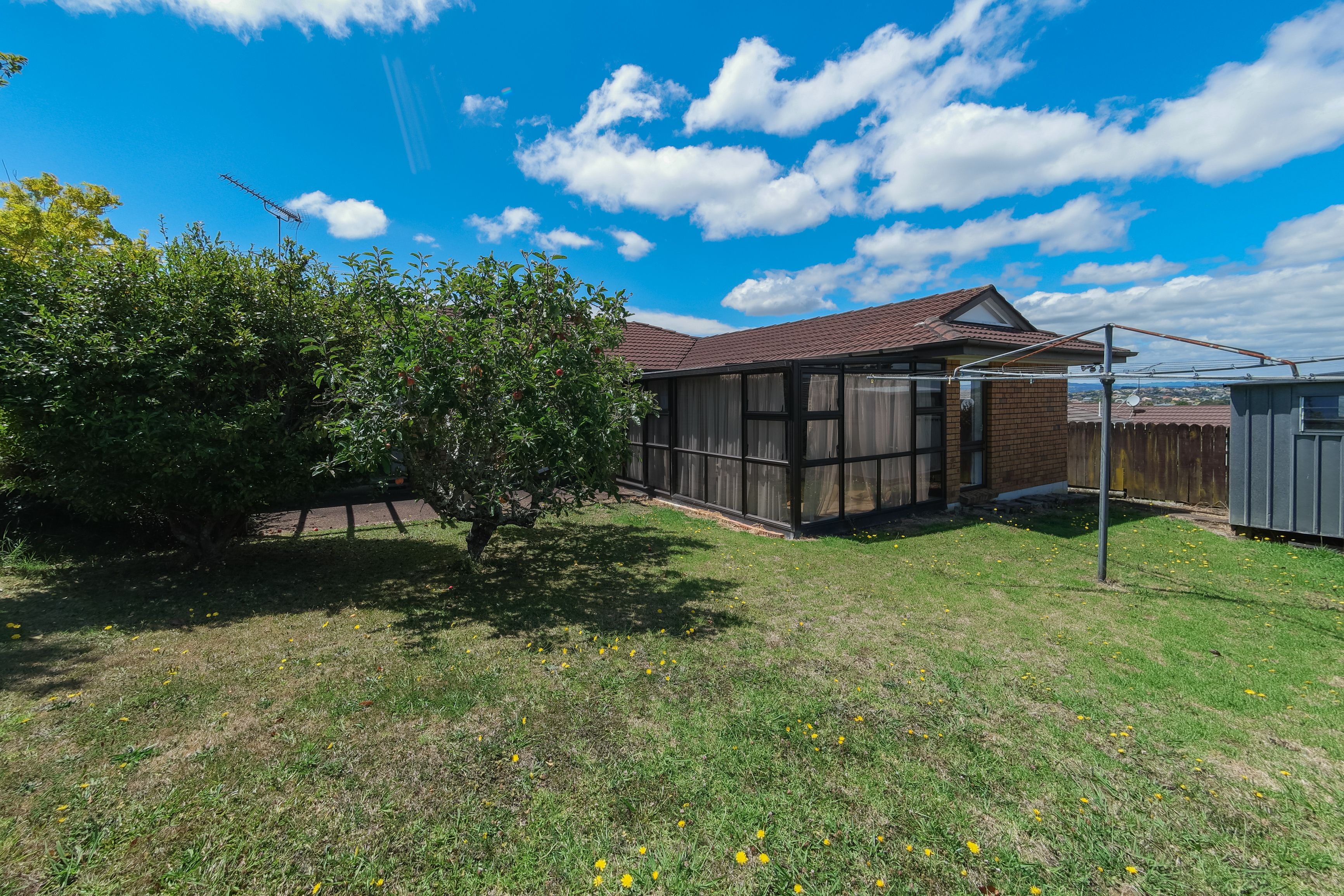 16 St Simon Place, Botany, Auckland