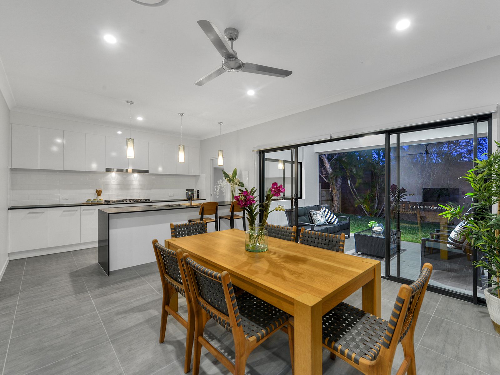 27 Armstrong Road, Cannon Hill QLD 4170
