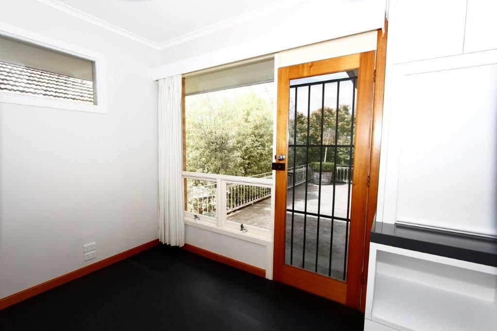 28 Cara Road, Highton, VIC 3216